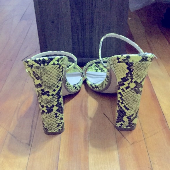 Hello - Picture 3 of 4